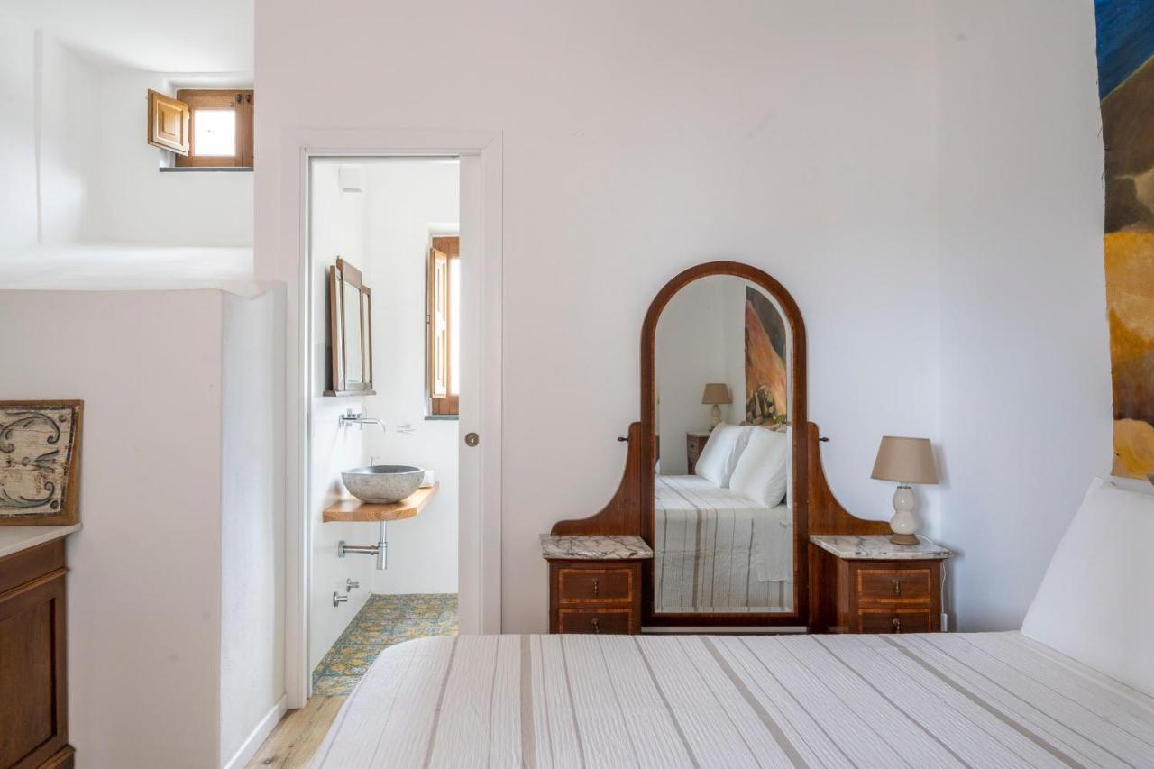 Iancura - B&B Di Design A Salina Санта-Маріна-Саліна Екстер'єр фото